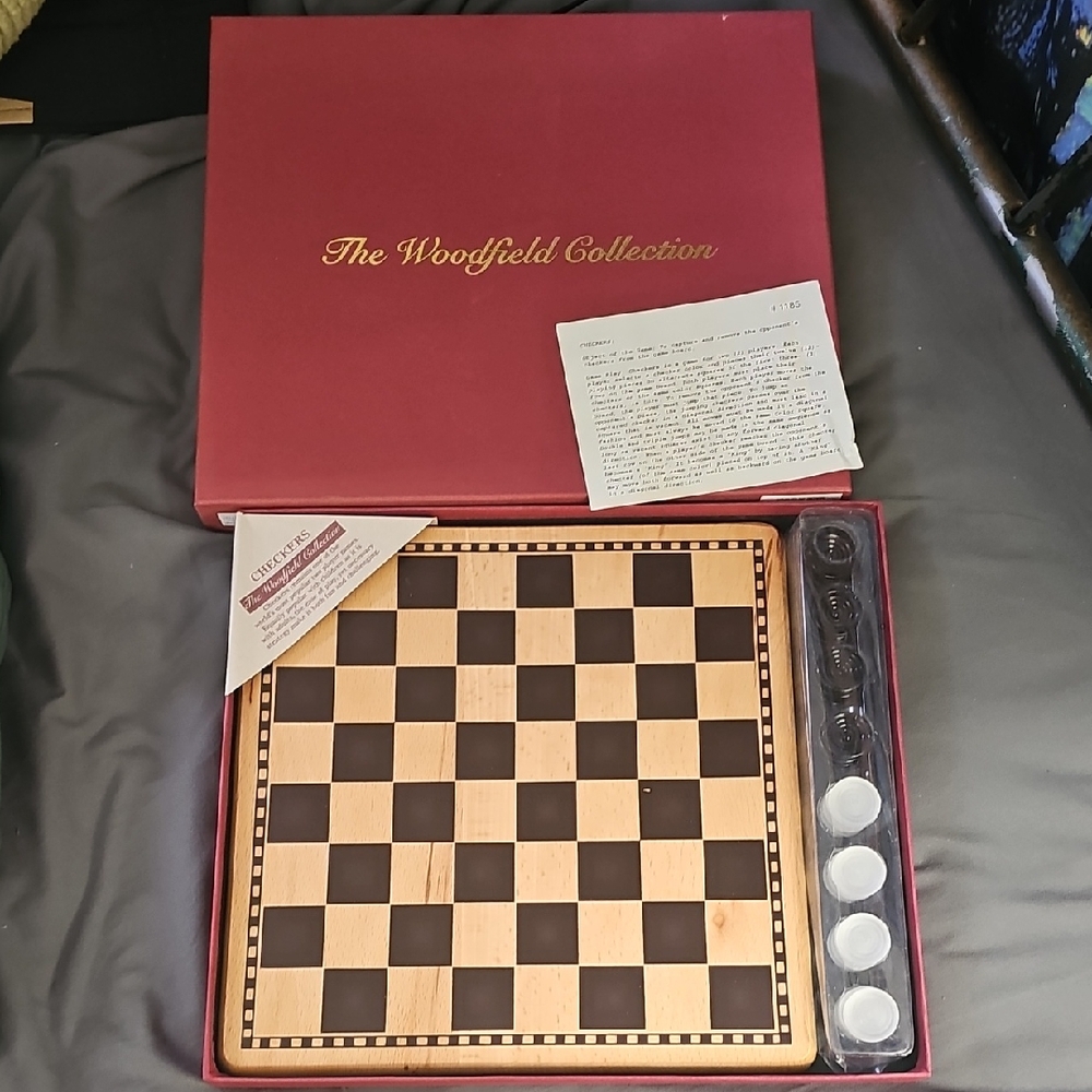 The Woodfield Collecrion Wooden Chess Set -